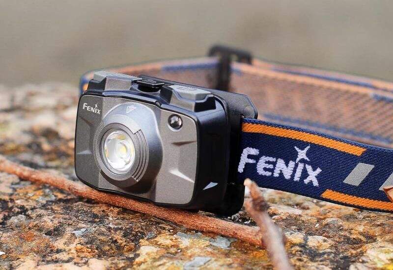Fenix HL30: налобный фонарь на батарейках АА с яркостью до 300 люмен