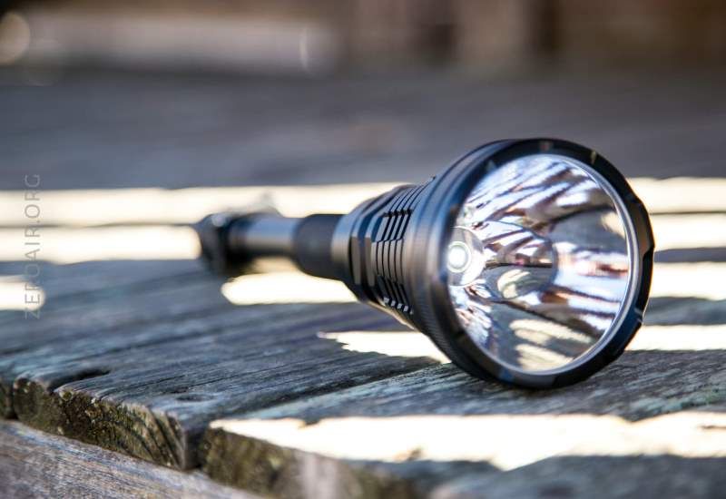 Дальнобойный фонарь Nitecore MH40GTR